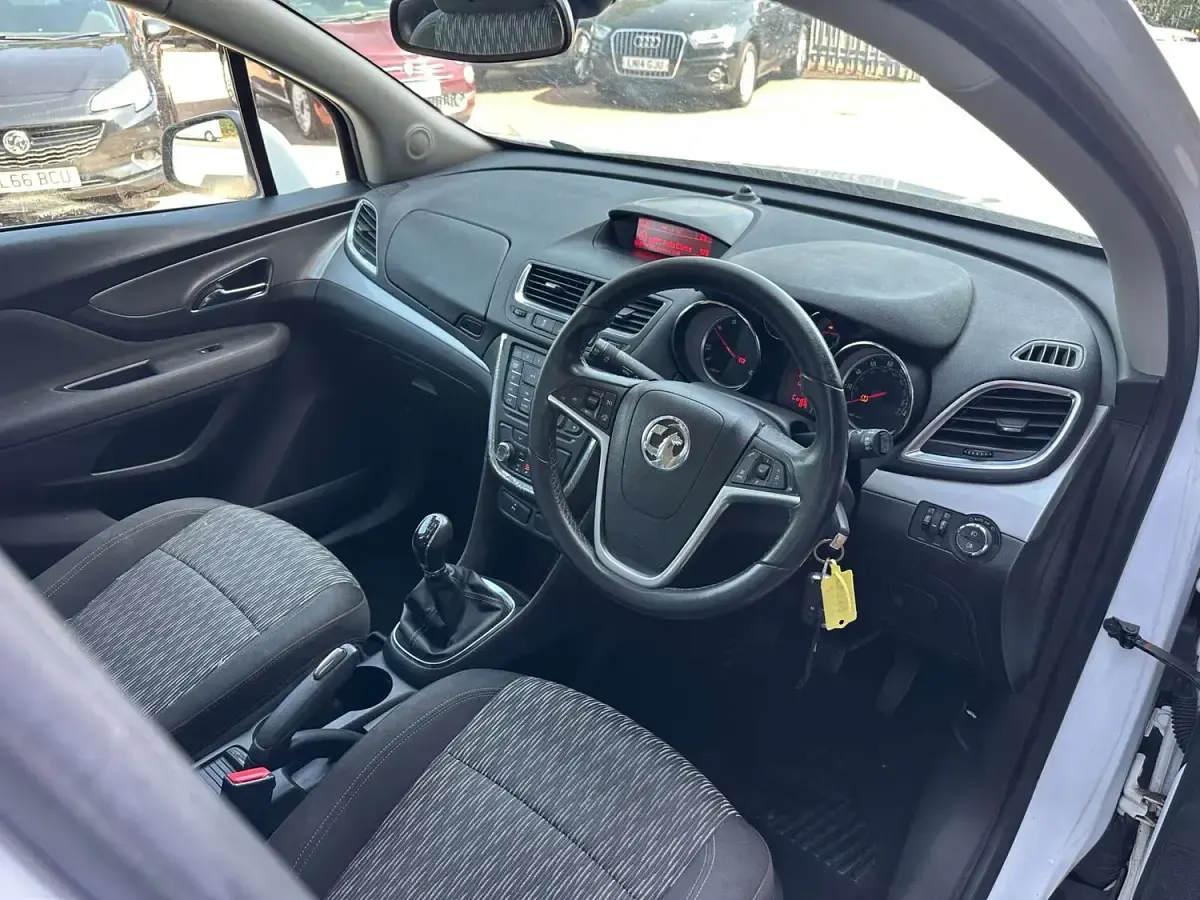 Used Vauxhall Mokka S 136 HP (100 kW) 2016 White SUV