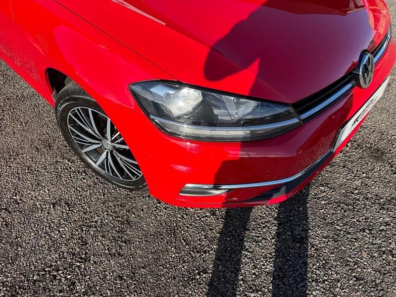 Used VW Golf VII SE 150 HP (110 kW) 2018 Red Estate