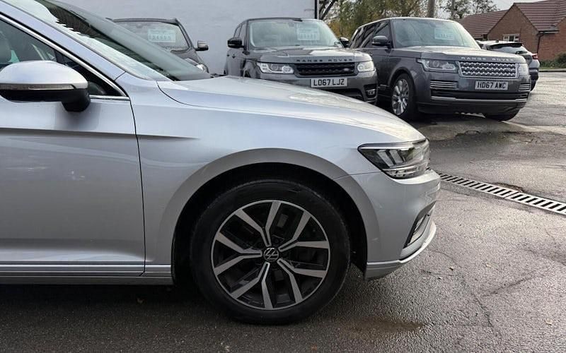 Used VW Passat SEL 150 HP (110 kW) 2020 Silver Sedan