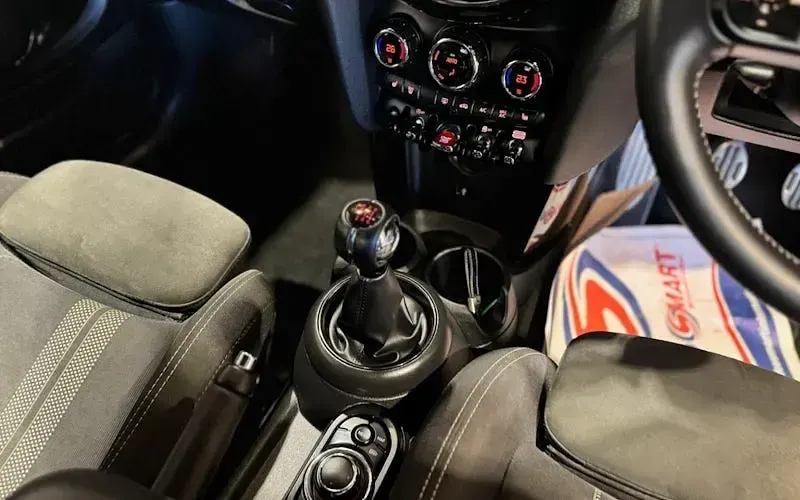 Used Mini Cooper Hatch 136 HP (100 kW) 2024 Silver Hatchback