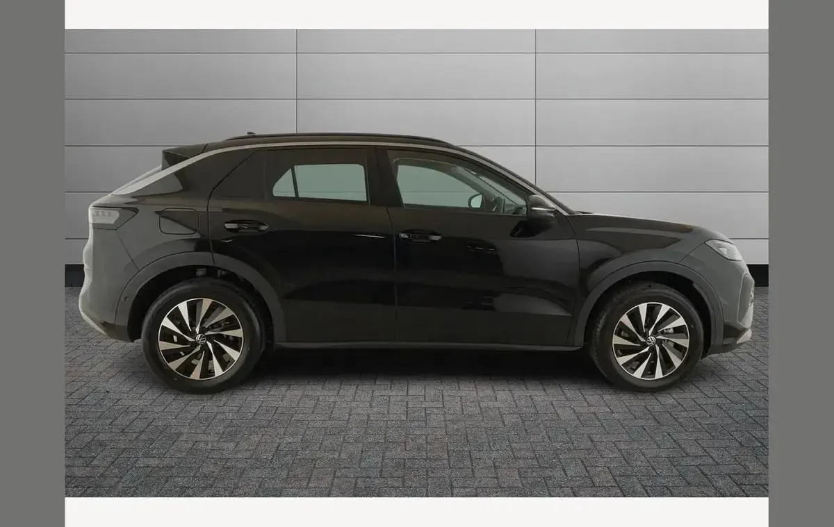 Used VW T-Roc Life 147 HP (108 kW) 2026 Black SUV