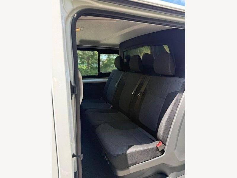 New Renault Trafic 2025 White MPV