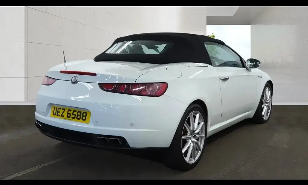 Used Alfa Romeo Spider Super 260 HP (191 kW) 2008 White Cabriolet