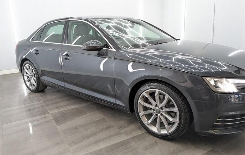 Begagnad Audi A4 Comfort 150 HK (110 kW) 2017 Grå Sedan
