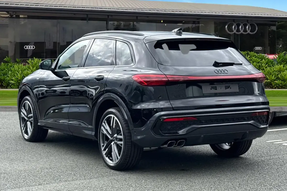 New Audi Q5 Black Edition 204 HP (150 kW) 2026 Black SUV