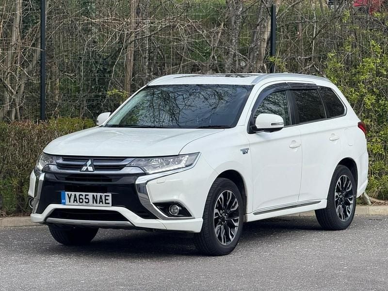 Used Mitsubishi Outlander P-HEV 118 HP (86 kW) 2016 White Estate