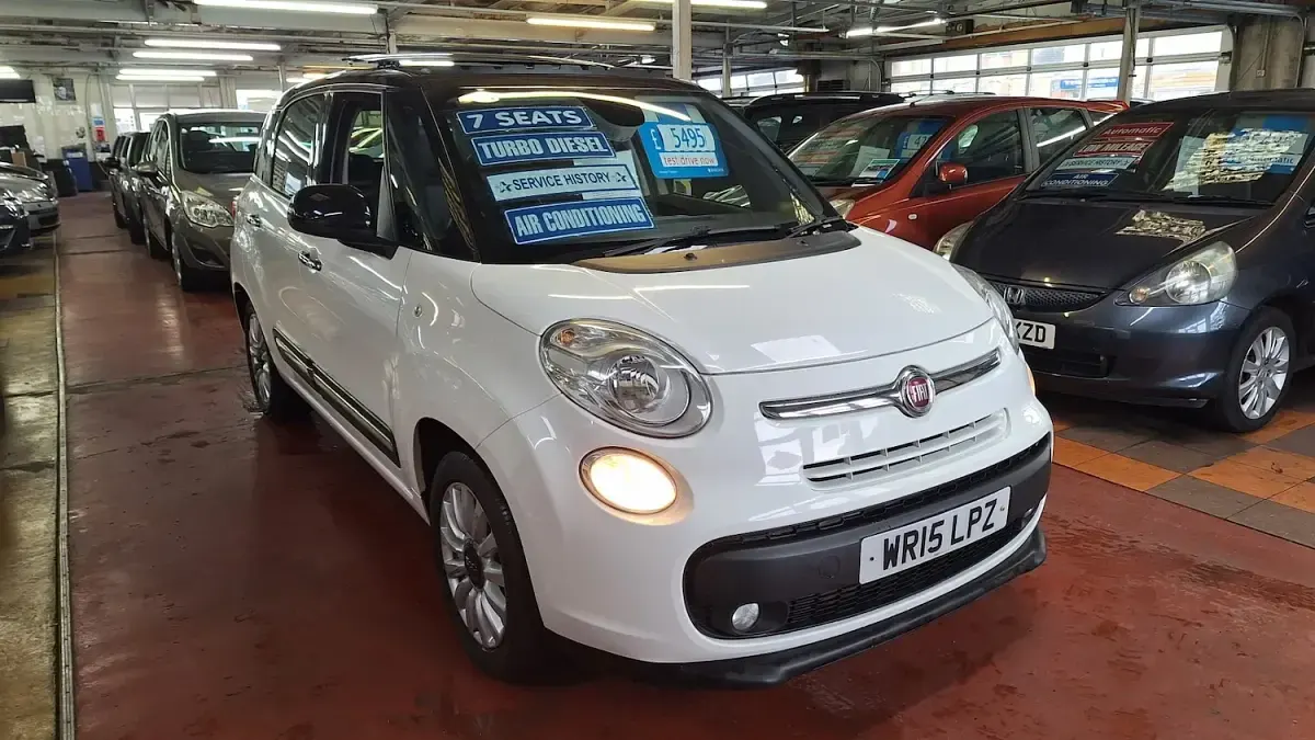 Used Fiat 500L Lounge 120 HP (88 kW) 2015 White MPV