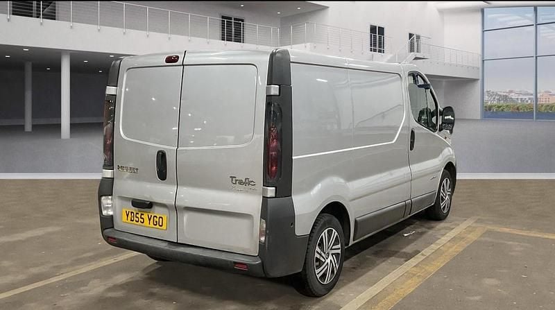 Used Renault Trafic 2005 Silver MPV