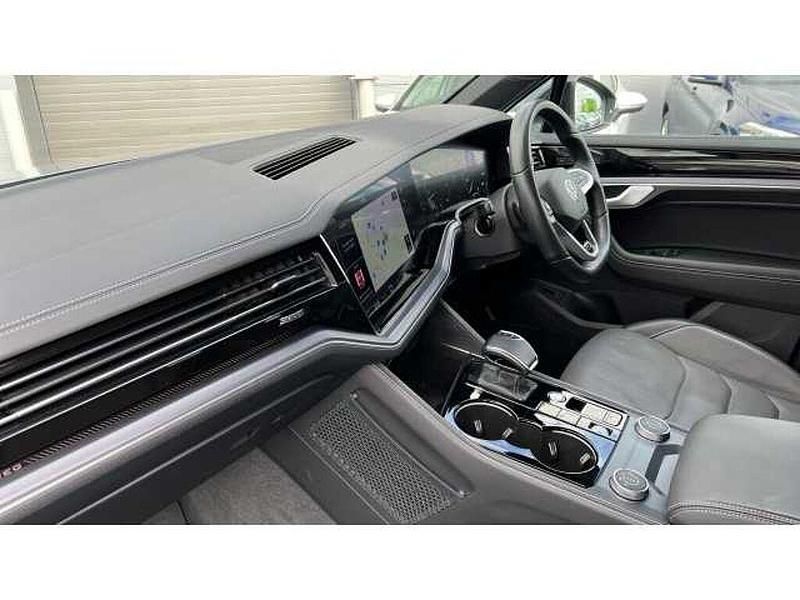 Usado VW Touareg Black Edition 286 HP (210 kW) 2025 Prateado SUV