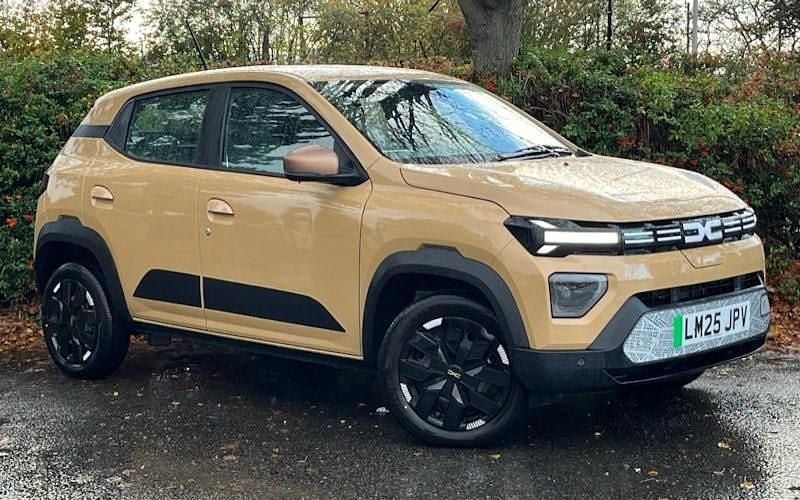 Used 2025 Dacia Spring Extreme Hatchback | £11,219 (Fair price) - Image 1/4