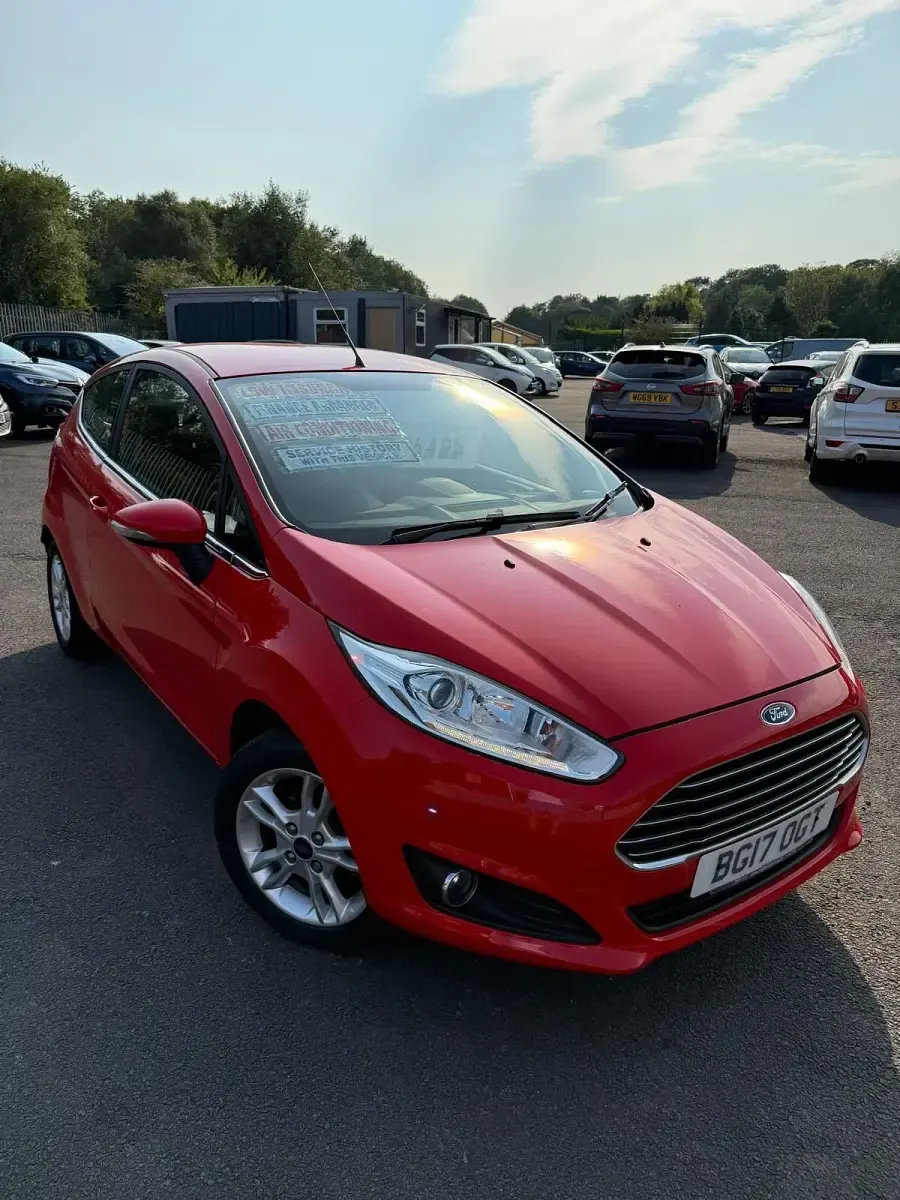 Used Ford Fiesta Zetec 82 HP (60 kW) 2017 Red Hatchback