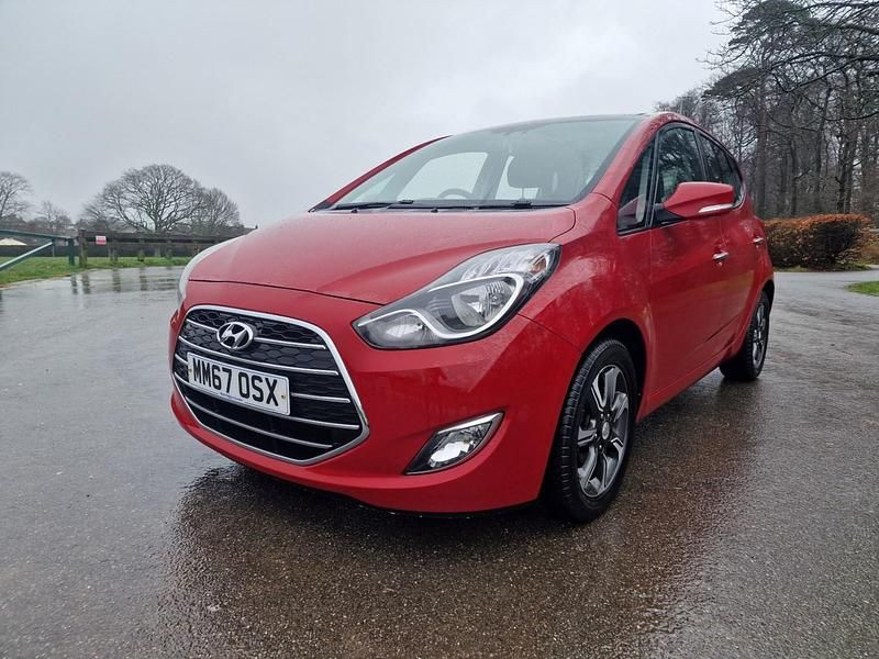 Used Hyundai ix20 Premium 125 HP (91 kW) 2018 Red Hatchback