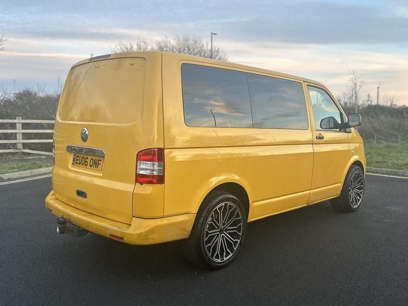 Begagnad VW T5 2006 Gul Van