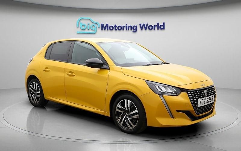 Used Peugeot 208 Active+ 102 HP (75 kW) 2023 Yellow Hatchback