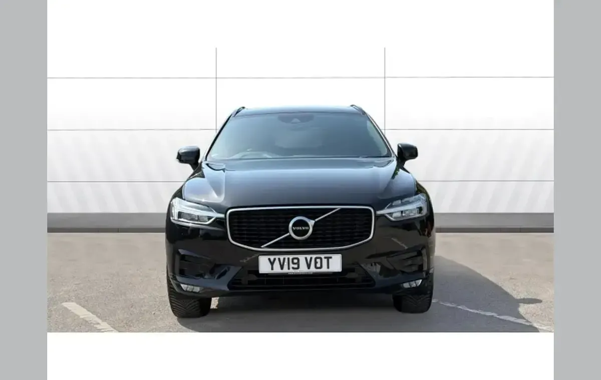 Used Volvo XC60 R-Design 250 HP (183 kW) 2019 Black SUV