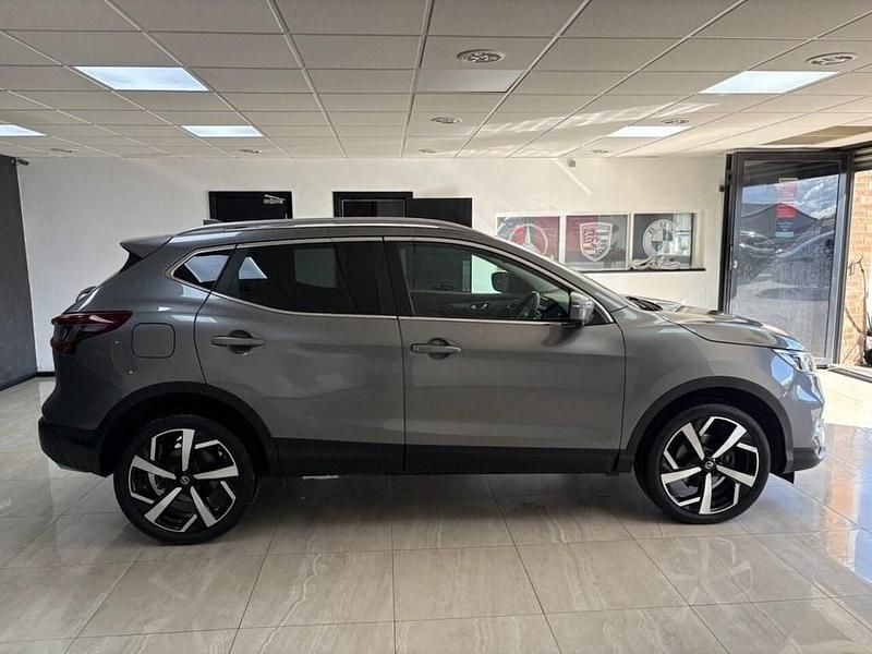 Used Nissan Qashqai N-Motion 140 HP (102 kW) 2021 Grey SUV