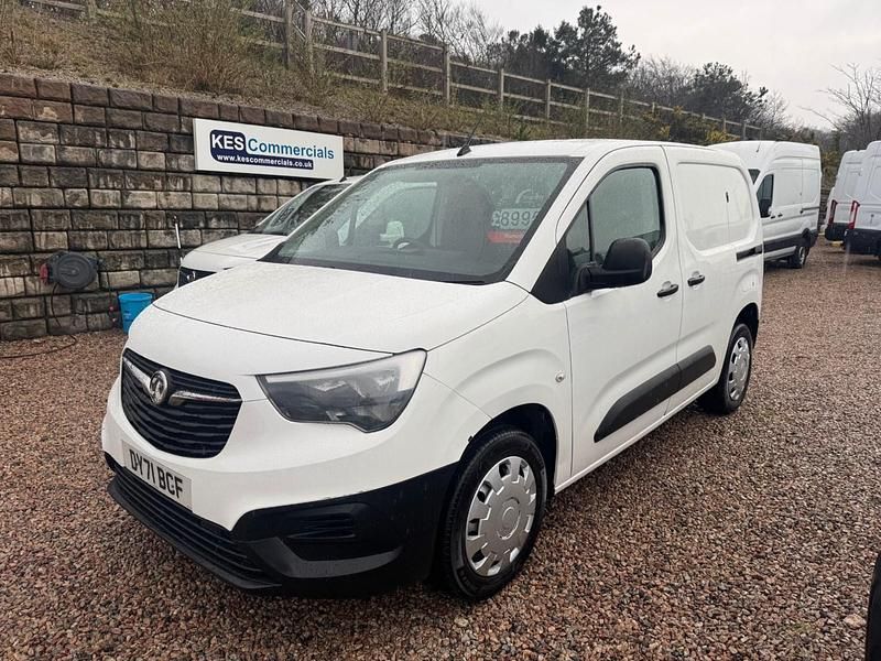Used Vauxhall Combo 100 HP (73 kW) 2021 White MPV