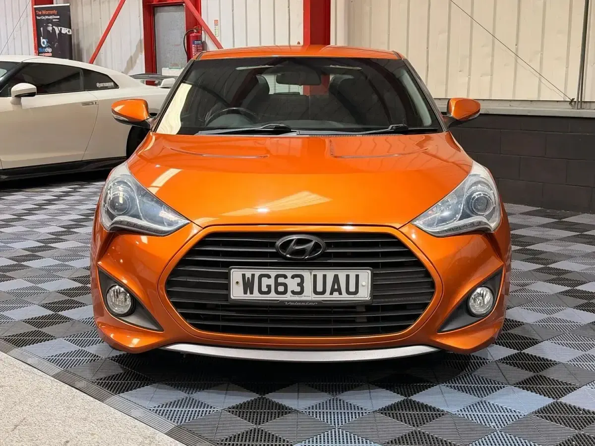 Used Hyundai Veloster SE 140 HP (102 kW) 2013 Orange Hatchback