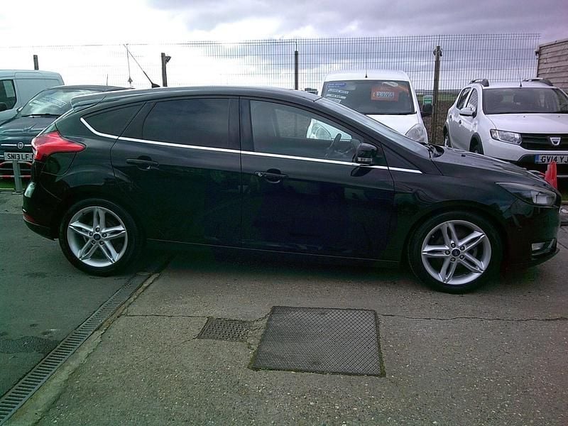 Used Ford Focus Titanium 125 HP (91 kW) 2015 Black Hatchback