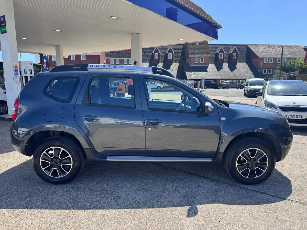 Used Dacia Duster Prestige 110 HP (80 kW) 2016 Grey SUV