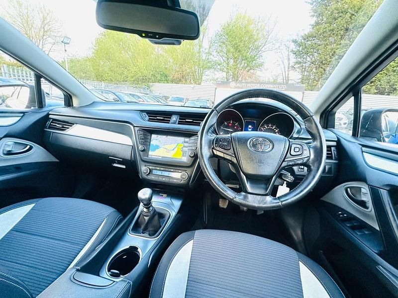 Used Toyota Avensis Business Edition 143 HP (105 kW) 2016 Blue Sedan