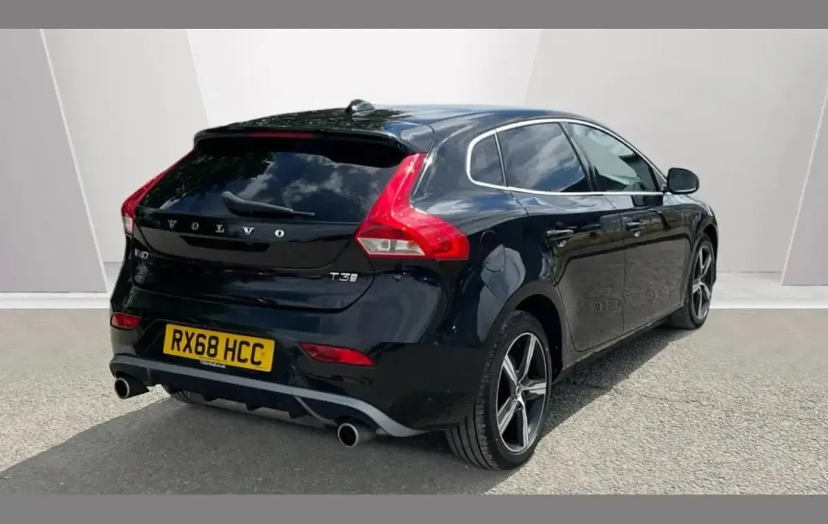 Used Volvo V40 R-Design 152 HP (111 kW) 2018 Black Hatchback