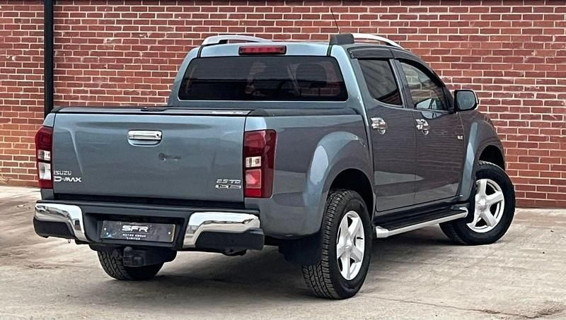 Used Isuzu Pick up 161 HP (118 kW) 2017 Grey Pickup