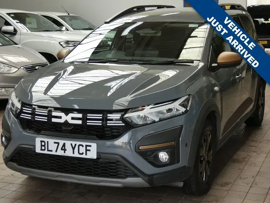 Used Dacia Jogger Extreme 140 HP (102 kW) 2024 Grey MPV