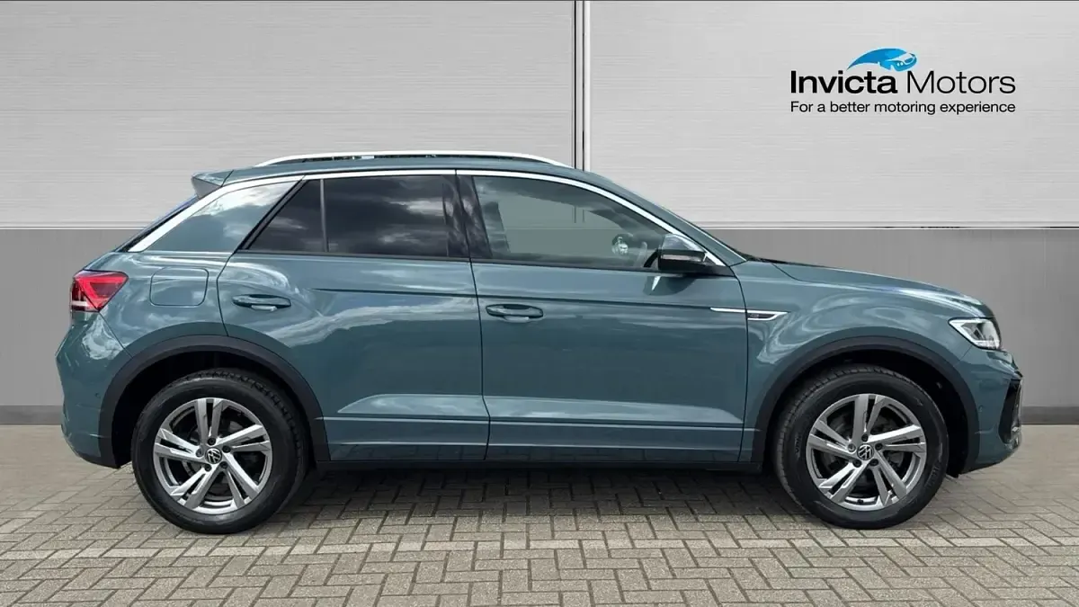 Used VW T-Roc Pro 190 HP (139 kW) 2023 Petrol blue metallic SUV