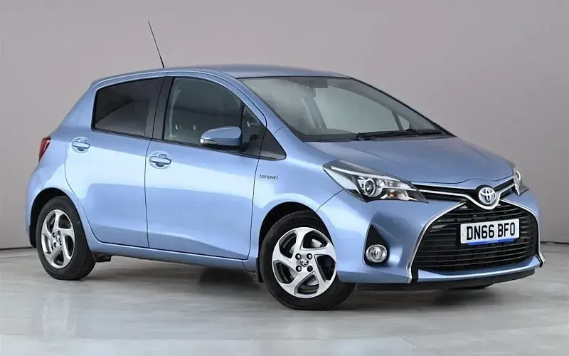 Second-hand Toyota Yaris Hybrid 101 CP (74 kW) 2016 Hatchback