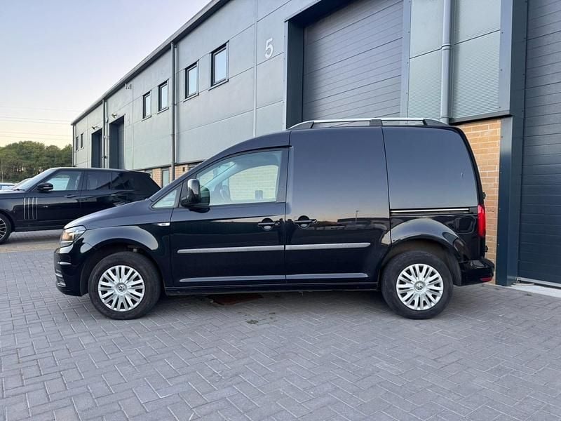 Usado VW Caddy Trendline 102 HP (75 kW) 2018 Preto Monovolume