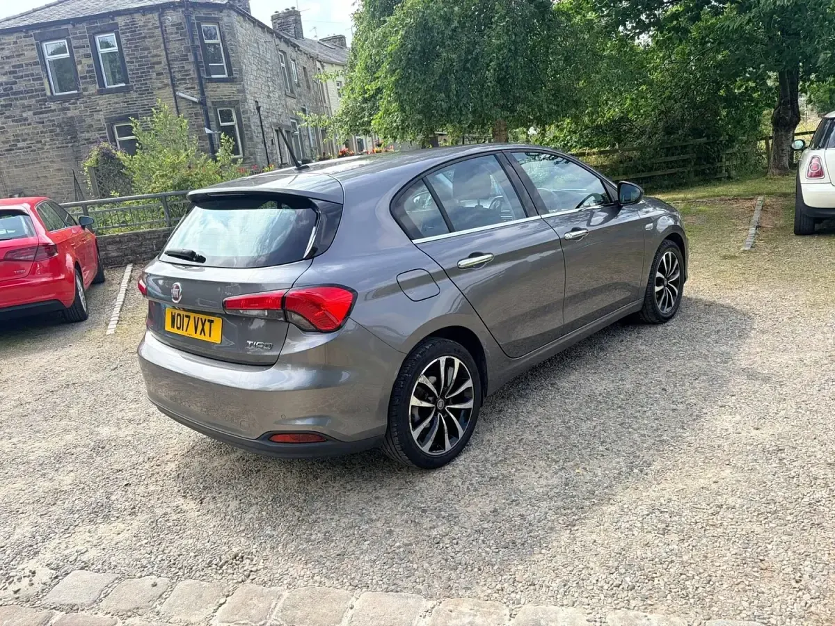 Used Fiat Tipo Lounge 95 HP (69 kW) 2017 Grey Hatchback