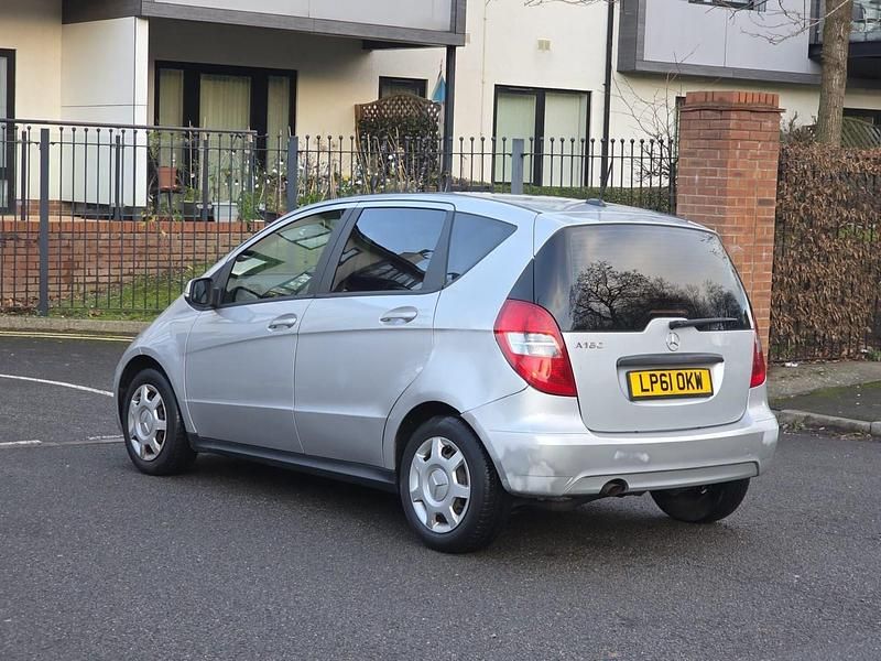 Begagnad Mercedes A160 Classic 95 HK (69 kW) 2012 Silver Halvkombi