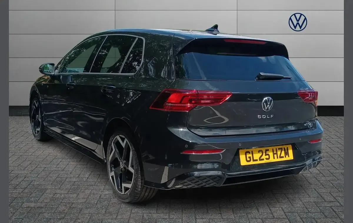 Used VW Golf VIII R-line 147 HP (108 kW) 2025 Black Hatchback