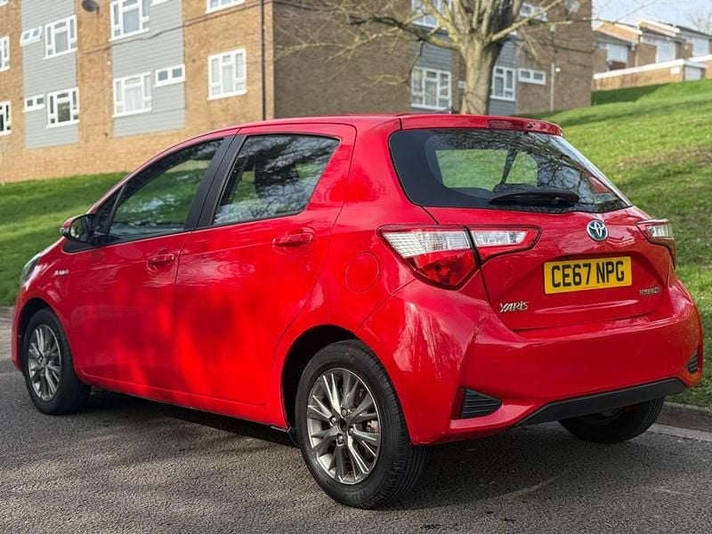Used Toyota Yaris Hybrid 2017 Red Hatchback