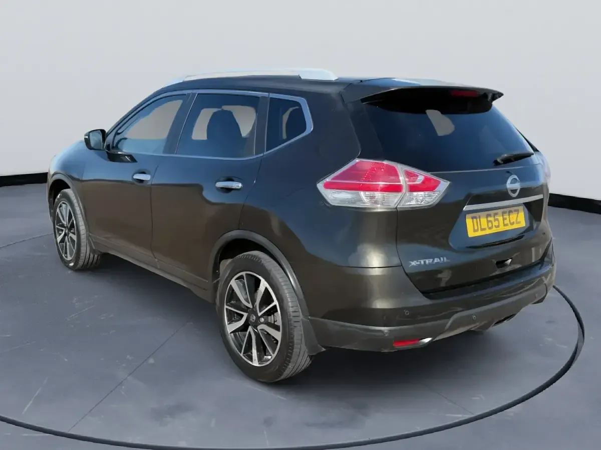 Used Nissan X-Trail Tekna 130 HP (95 kW) 2016 Green SUV
