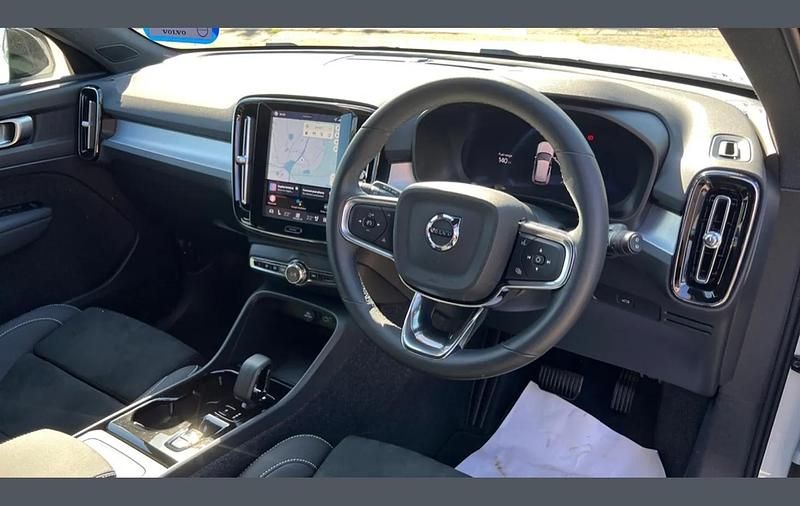 Used Volvo XC40 Plus 161 HP (118 kW) 2025 White SUV