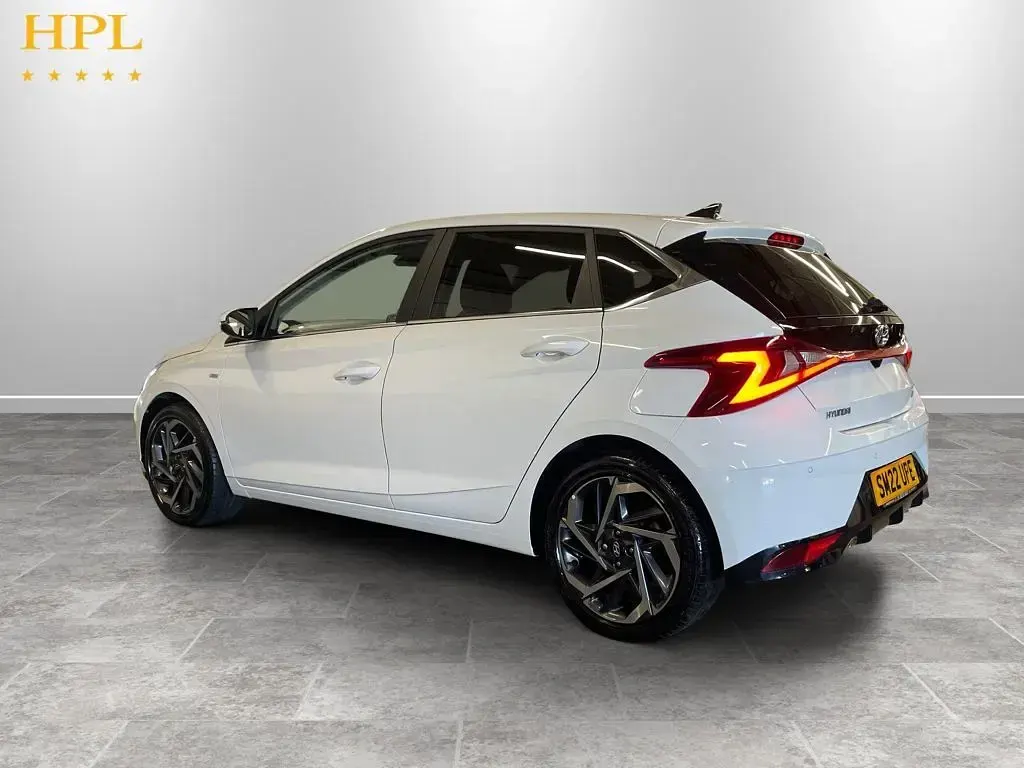 Used Hyundai i20 Premium 100 HP (73 kW) 2022 White Hatchback