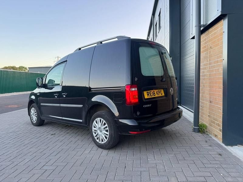 Usado VW Caddy Trendline 102 HP (75 kW) 2018 Preto Monovolume
