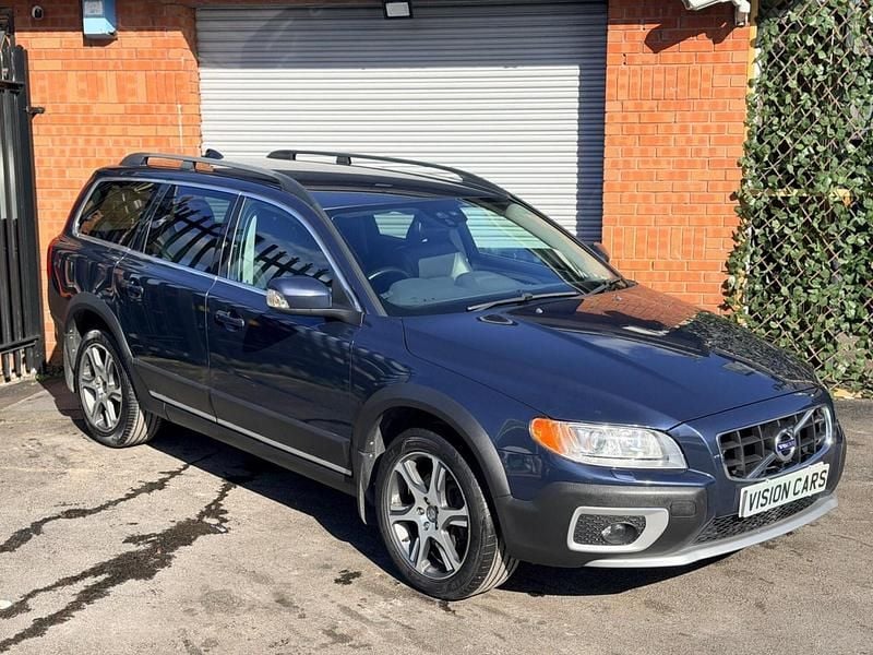 Used Volvo XC70 SE Lux 215 HP (158 kW) 2011 Blue Estate