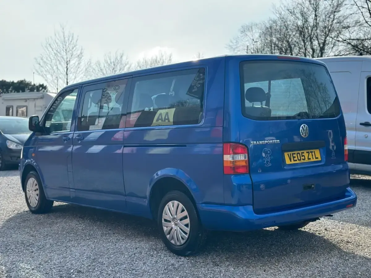 Second-hand VW Transporter SE 104 CP (76 kW) 2005 Albastru Van