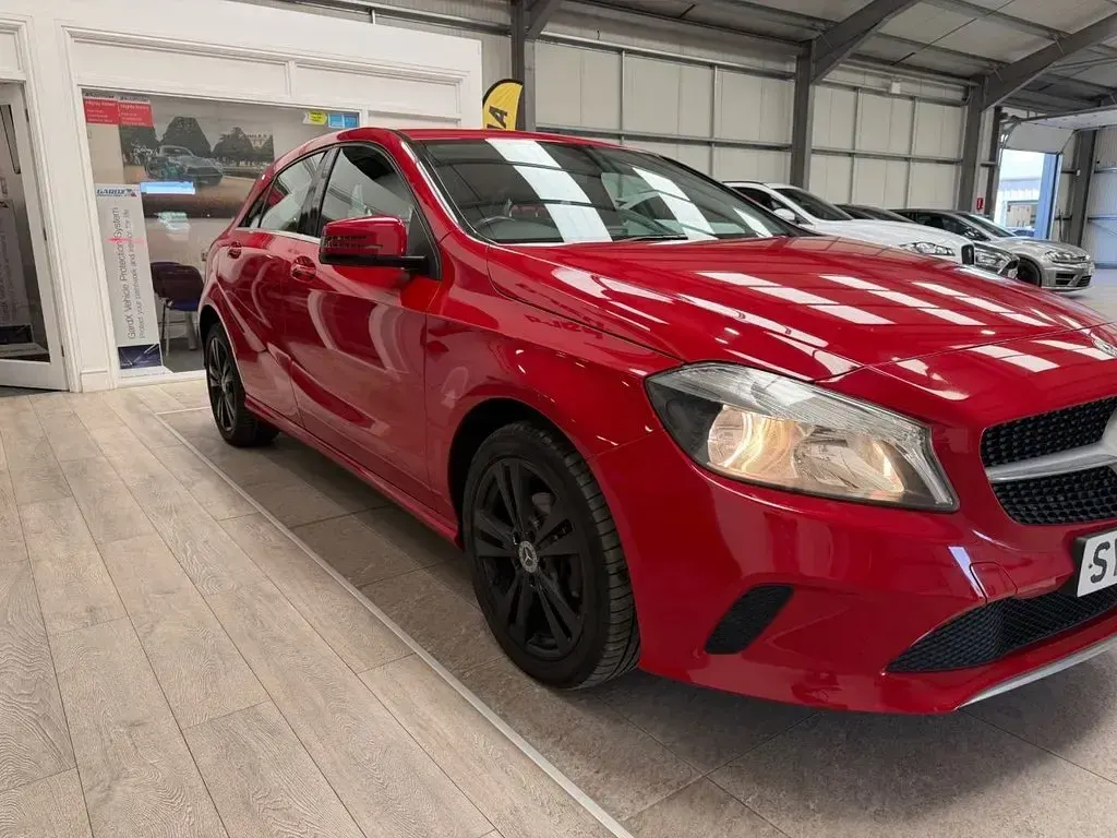 Used Mercedes A180 109 HP (80 kW) 2017 Red Hatchback