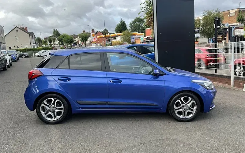 Used Hyundai i20 Premium 84 HP (61 kW) 2019 Blue Hatchback