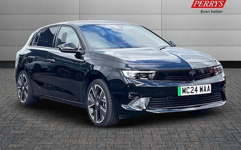 Used 2025 Vauxhall Astra Ultimate Hatchback | £18,299 (Good price) - Image 1/4