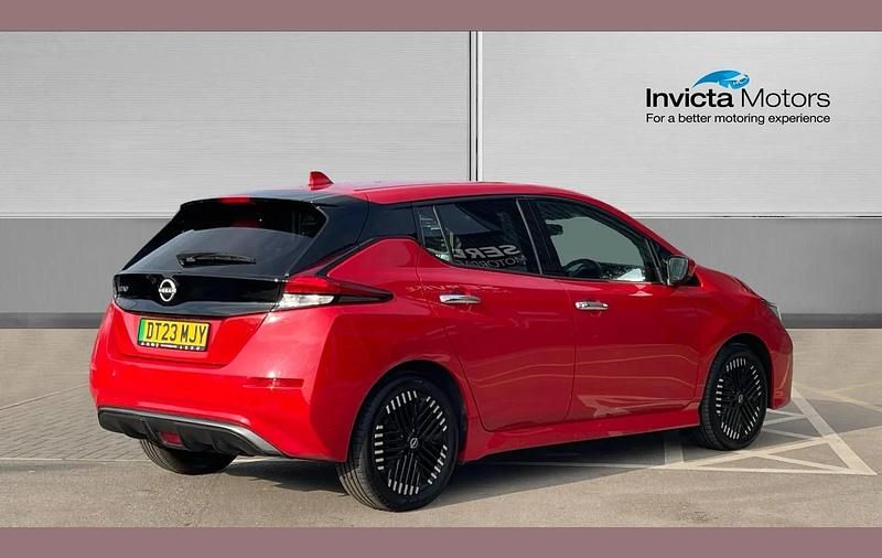 Used Nissan Leaf N-Connecta 110 kW (150 HP) 2023 Red Hatchback