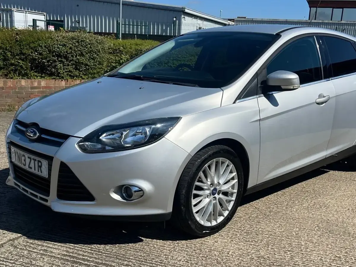 Used Ford Focus Zetec 125 HP (91 kW) 2013 Silver Hatchback