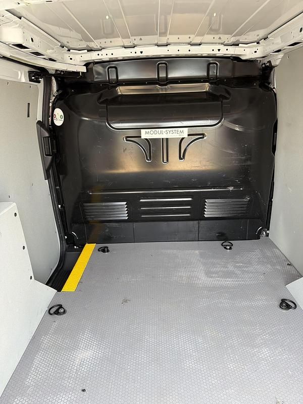 Used Ford Transit Connect Trend 100 HP (73 kW) 2018 White MPV