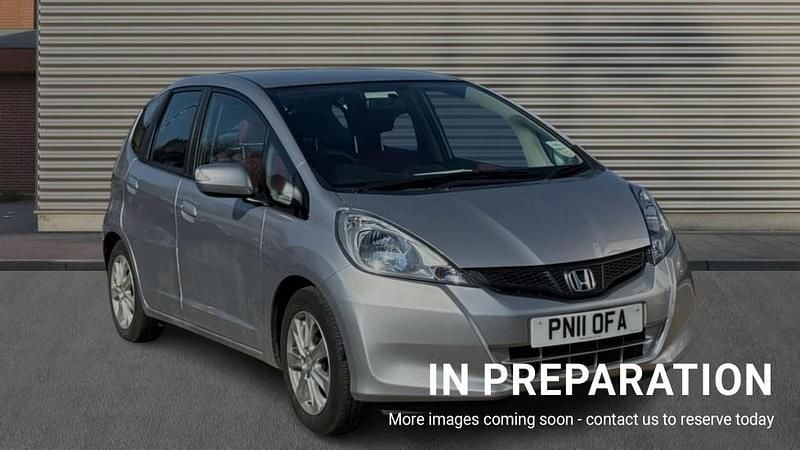 Used Honda Jazz ES 100 HP (73 kW) 2011 Silver Hatchback