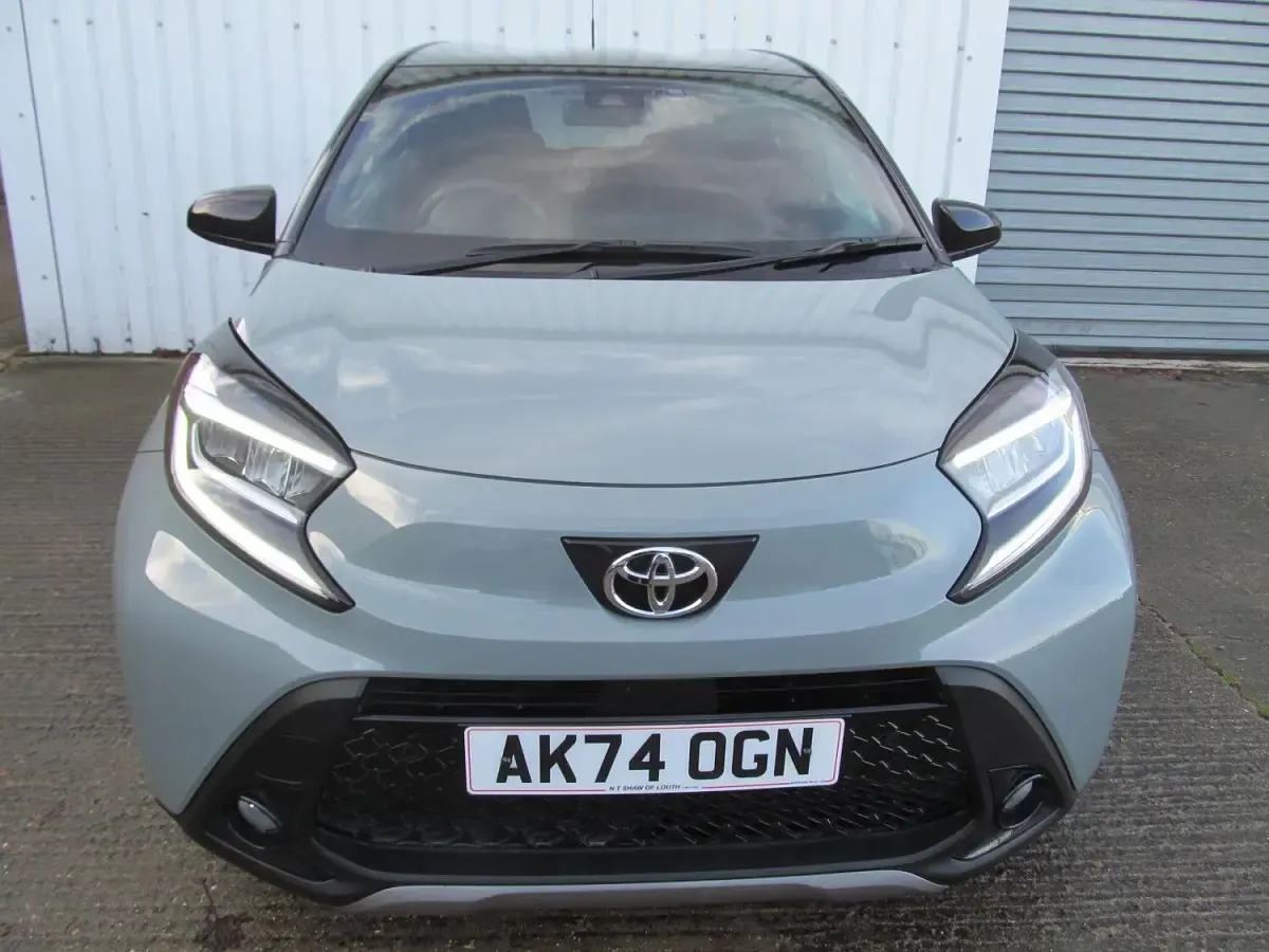 Used Toyota Aygo X 72 HP (52 kW) 2024 Green SUV