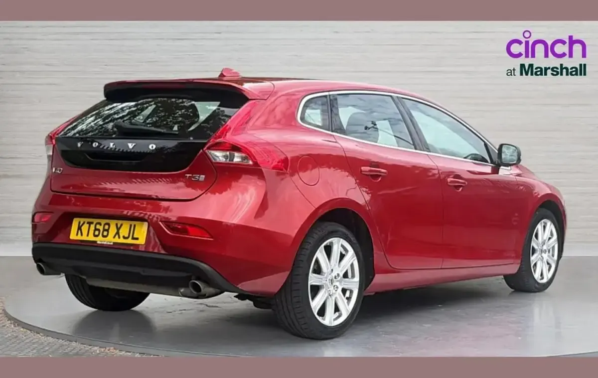 Used Volvo V40 Inscription 150 HP (110 kW) 2018 Red Hatchback